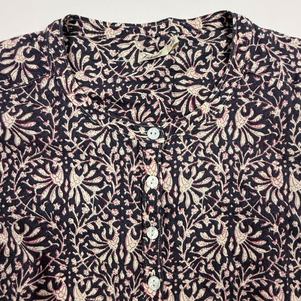 Faherty Womens Floral Bird Print Henley Blouse Navy Blue Short Sleeve Size M - Picture 4 of 7
